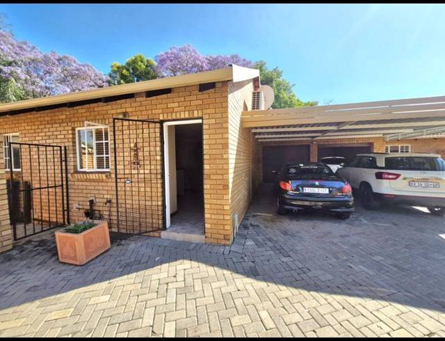 3 BEDROOM TOWNHOUSE FOR SALE IN SINOVILLE